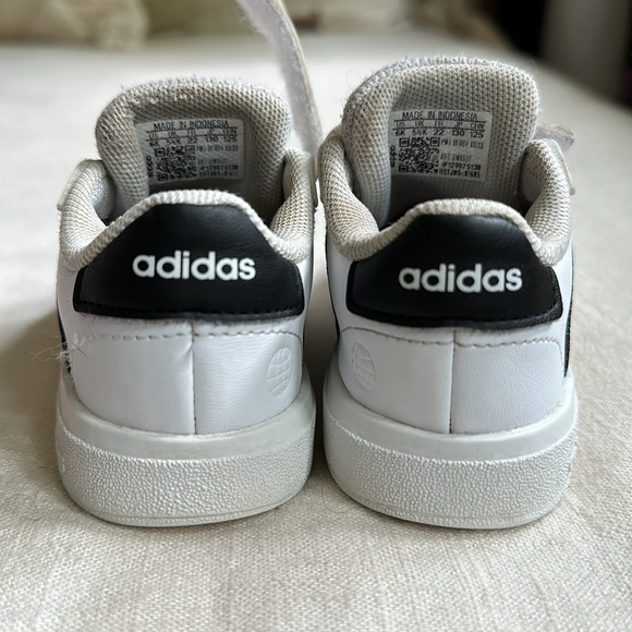 Little Kid Leather Adidas - Picture 4 of 6